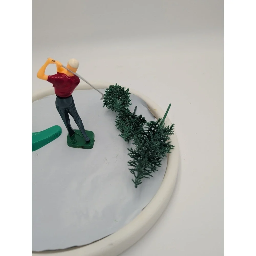 VINTAGE WILTON GOLFING CAKE TOPPERS - GOLFER WITH ACCESSORIES - PLASTIC - 4 1/4